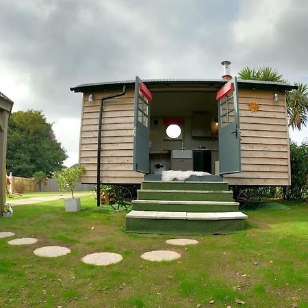 Romantic Retreat - Luxury Shepherds Hut + Hot Tub! Camborne Exteriör bild