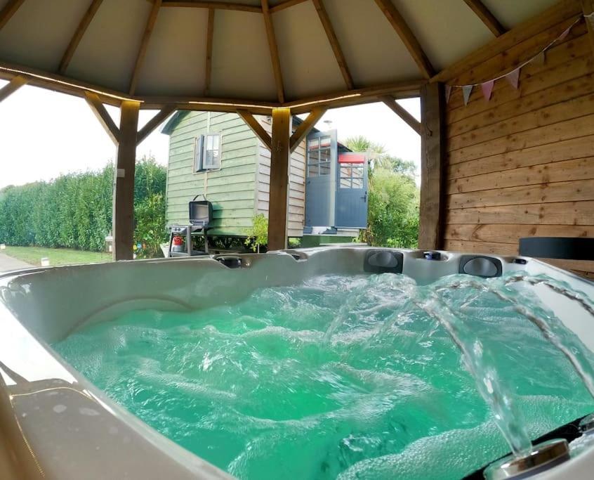 Romantic Retreat - Luxury Shepherds Hut + Hot Tub! Camborne Exteriör bild