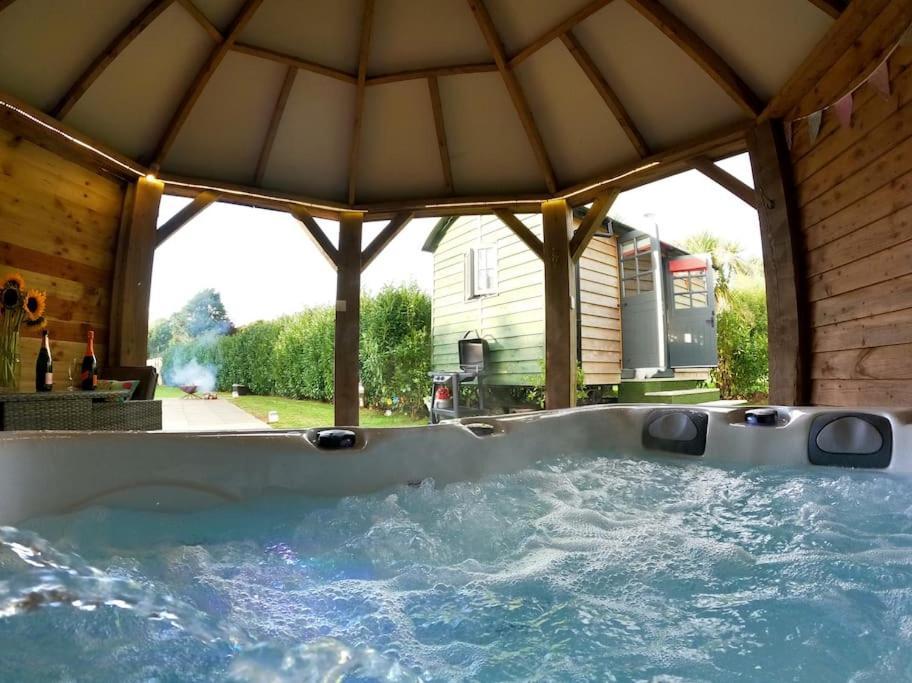 Romantic Retreat - Luxury Shepherds Hut + Hot Tub! Camborne Exteriör bild
