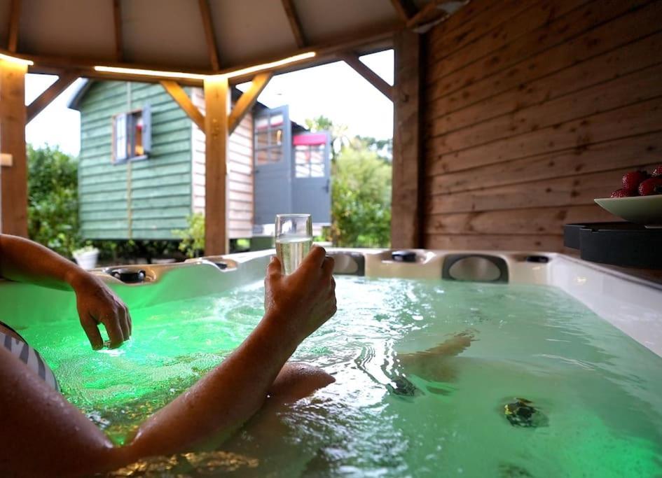 Romantic Retreat - Luxury Shepherds Hut + Hot Tub! Camborne Exteriör bild
