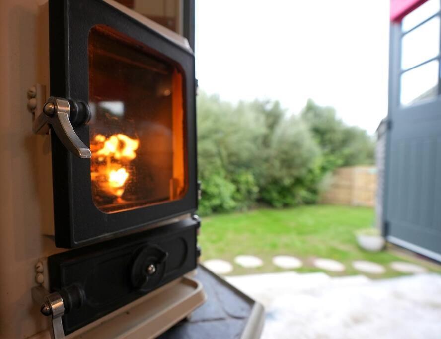 Romantic Retreat - Luxury Shepherds Hut + Hot Tub! Camborne Exteriör bild