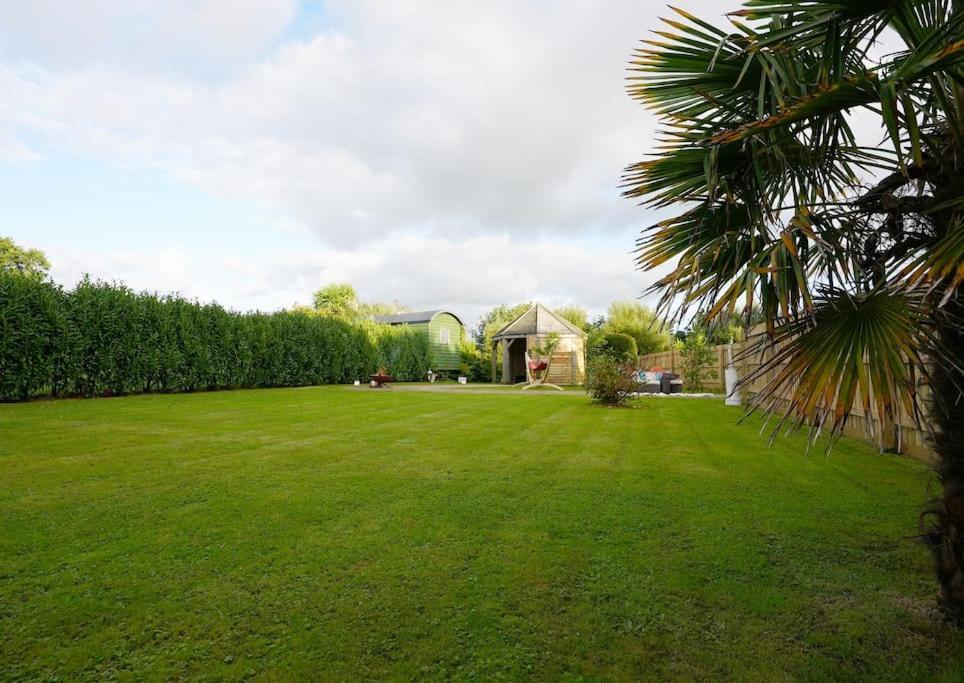 Romantic Retreat - Luxury Shepherds Hut + Hot Tub! Camborne Exteriör bild