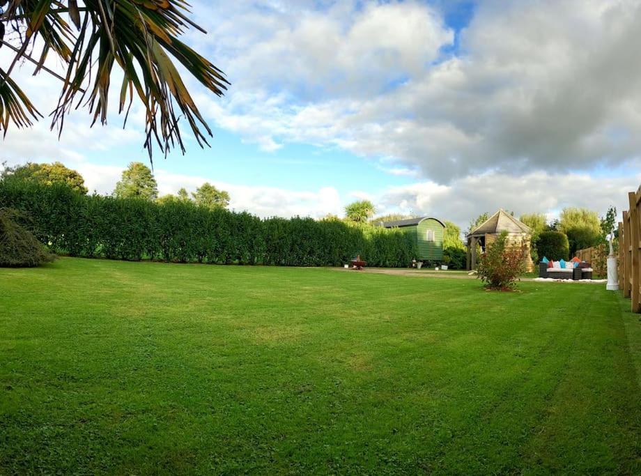Romantic Retreat - Luxury Shepherds Hut + Hot Tub! Camborne Exteriör bild