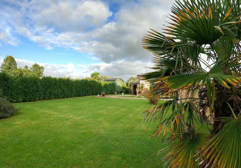 Romantic Retreat - Luxury Shepherds Hut + Hot Tub! Camborne Exteriör bild