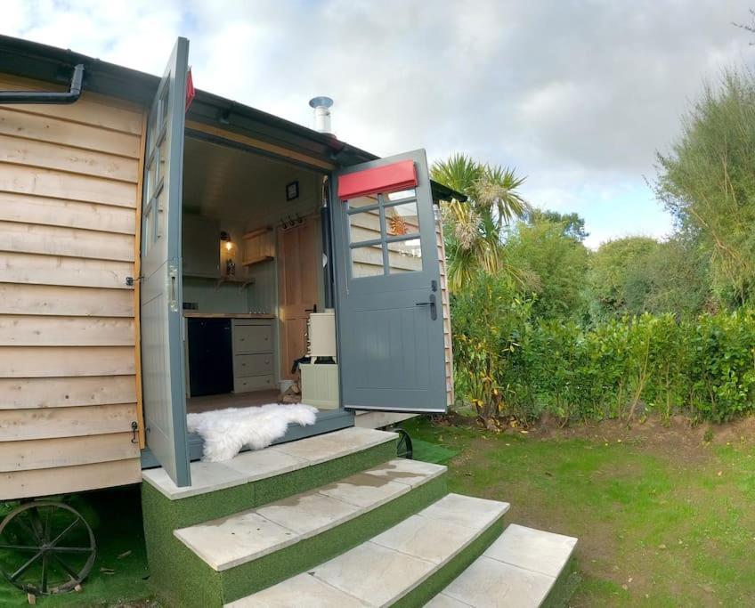 Romantic Retreat - Luxury Shepherds Hut + Hot Tub! Camborne Exteriör bild