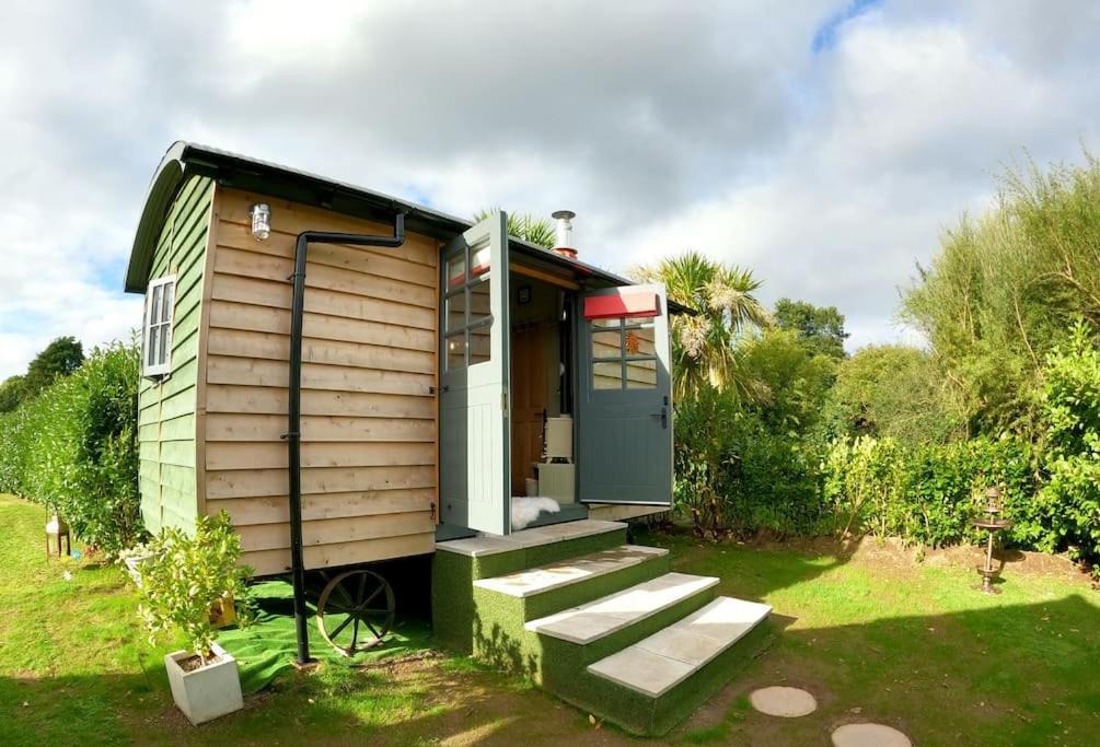 Romantic Retreat - Luxury Shepherds Hut + Hot Tub! Camborne Exteriör bild